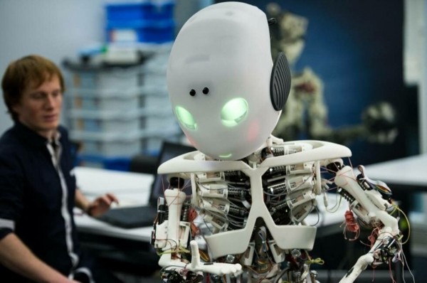 Независимо от сложности искусственного интеллекта, он все еще нуждается в человеческом контроле